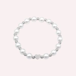 Parelarmband met een zilveren hartje